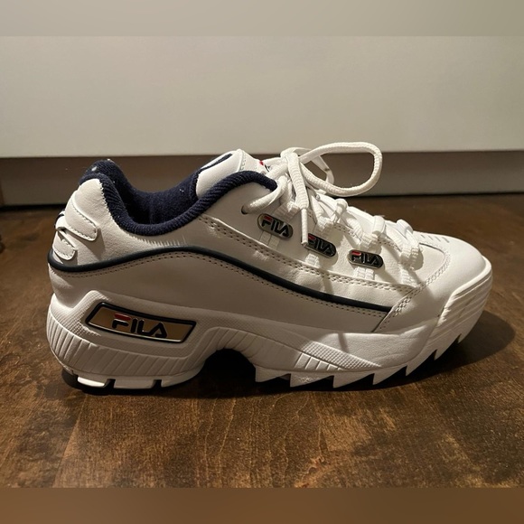 Fila White Runners Townhome size 7.5 - Picture 3 of 7
